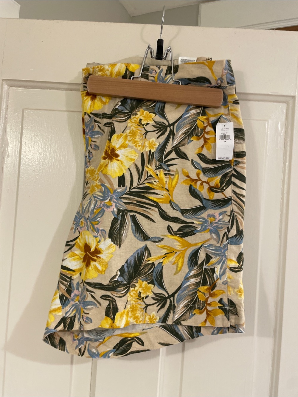 Old Navy Yellow Floral Tropical Print Linen-Blend Shorts